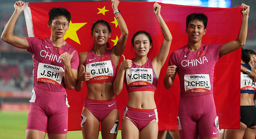 2026名古屋亚运会！中国队田径男女混合4X100米接力逆转夺冠，刷新百米飞人新速度